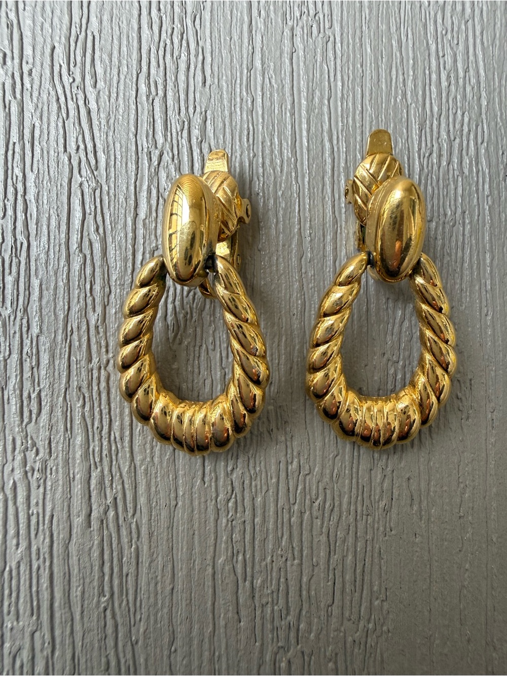 Vintage Trifari Gold Tone Twisted Rope Door Knocker Clip On Earrings